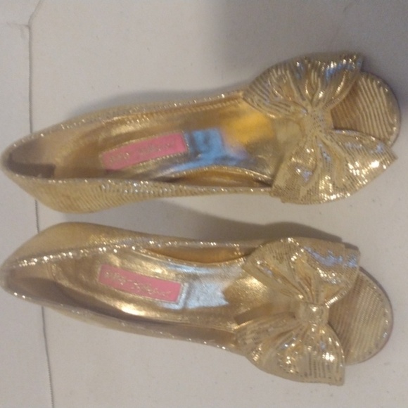 Betsey Johnson Florence Metallic Gold Leather Bow Wedge Pumps Heels Women’s 6 - Picture 1 of 12